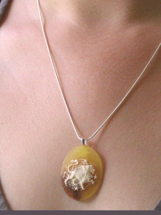 Vintage Burnt Sienna Resin Pendant for Leo